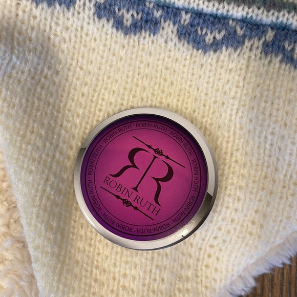 Ski hat from Amsterdam Holland . Super cute and soft. - Picture 2 of 10